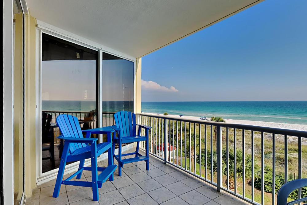 Three-Bedroom Apartment with Ocean View interior